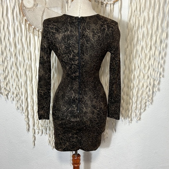 Alice + Olivia Diaz Ruched Snake Print Dress Size 0 - Picture 11 of 11